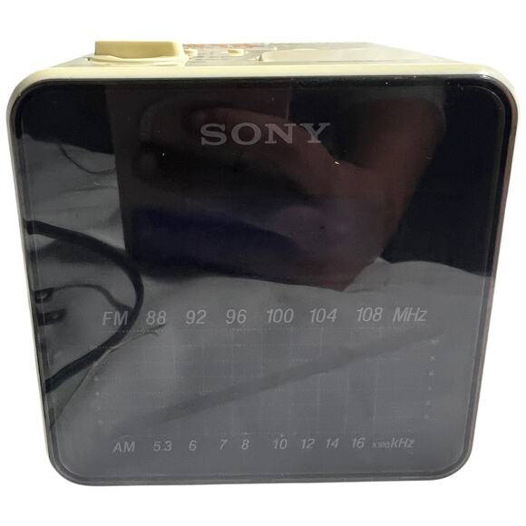 Vintage Sony ICF C10W Cube Alarm Clock Radio AM FM Digital Display - Picture 3 of 10